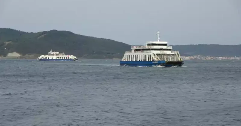 Bozcaada ve Gökçeada ya feribot seferlerine fırtına engeli