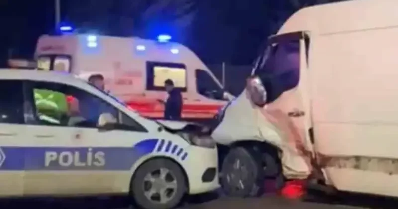 Sultanbeyli’de polis aracı ile otomobil çarpıştı: 3 yaralı Gündem Haberleri