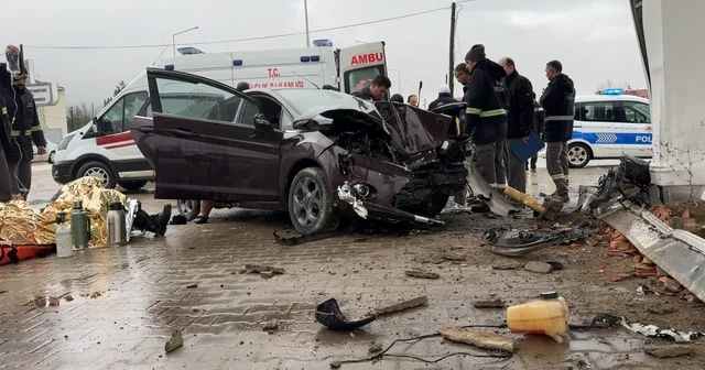 Refüje çarpan otomobil, akaryakıt istasyonuna girdi: 5 yaralı Karabük Haberleri