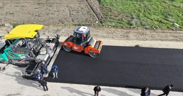 Yeni tesisin ilk asfaltı Hacıbektaşlı nın yollarıyla buluştu Manisa Haberleri