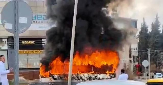 Seyir halindeyken alev alan halk otobüsü küle döndü Gaziantep Haberleri