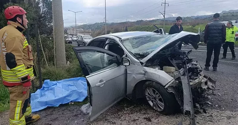 Manisa’da refüjü aşan otomobil, zincirleme kaza yaptı: 2 ölü, 4 yaralı