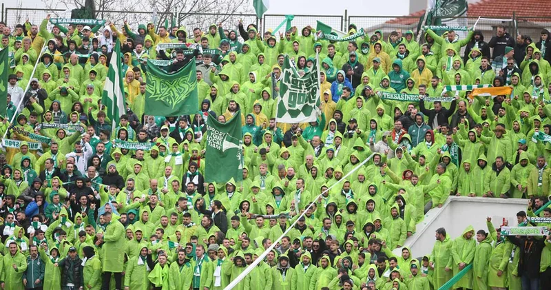 Bursaspor Sadettin Saran a uydu: Taraftarlar önce sevindi sonra üzüldü