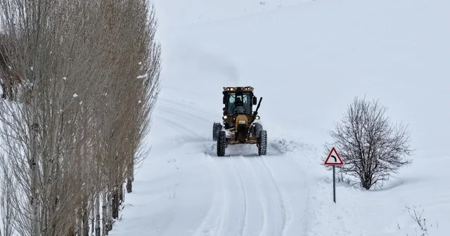 Van da 106 yerleşim yeri ulaşıma kapandı; Bahçesaray da kar kalınlığı 1 metreyi aştı Van Haberleri