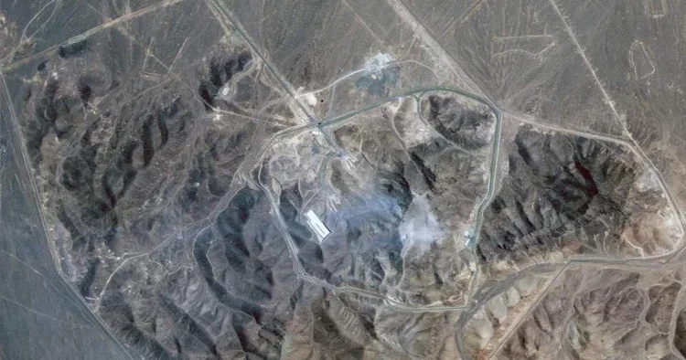 İran dan nükleer tesis uyarısı: Patlamamış bombalar var