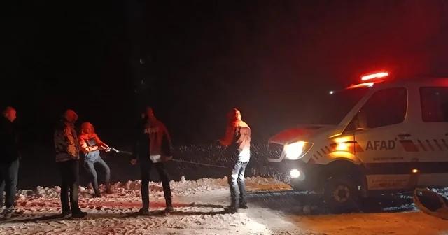 Tipide şarampole kayan araçtaki 4 kişi kurtarıldı Ağrı Haberleri