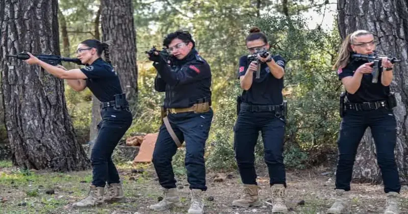 Yılda 25 bin polisi göreve hazırlıyorlar: Atış poligonunun kadın eğitmenleri!