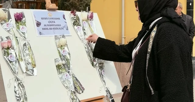 Yazıyı okuyan çiçek aldı: Yaşlı kadın hayatında ilk kez bu mutluluğu yaşadı Kırıkkale Haberleri