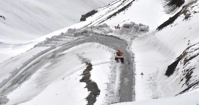 Son dakika: Kar erimesi çığ riskine yol açtı! 2 bölgeye uyarı! Son dakika haberleri