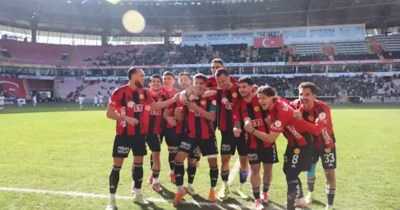 3. Lig de oynayan efsane takımdan gol şov! Binlerce seyircisinin önünde 7 attı