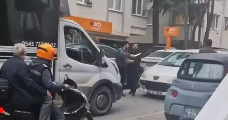 Maltepe’de trafikte bıçaklı Özür dileyeceksin tartışması: 3 kişiye 542 bin lira para cezası