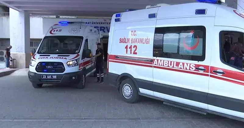 Oğlunu bıçaklayanı av tüfeğiyle vurarak öldürdü