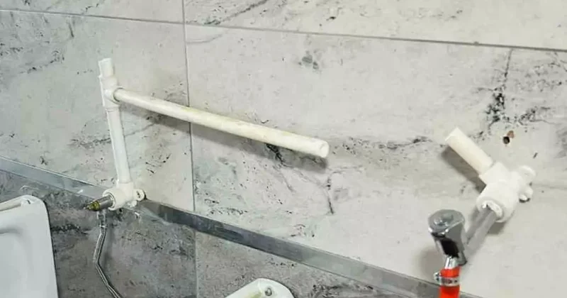 Tomarza’da tuvaletlere zarar verdiler