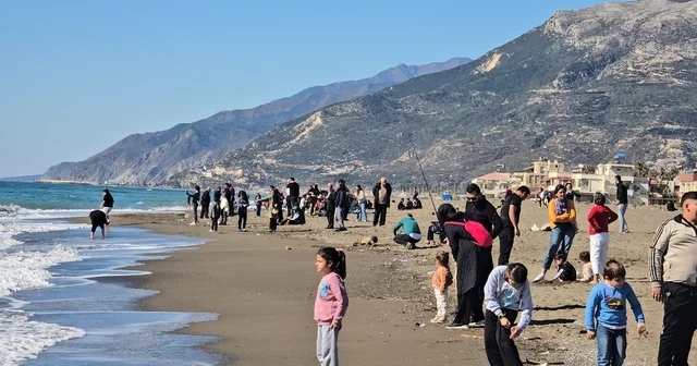 Samandağ sahilinde hafta sonu yoğunluğu Hatay Haberleri