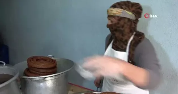 Eşine destek olup 15 metrekarelik dükkanda kadınların gücünü gösteriyor