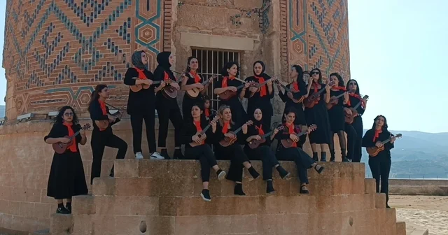 12 bin yıllık Hasankeyf te kadınlardan ukuleleli 8 Mart etkinliği Batman Haberleri
