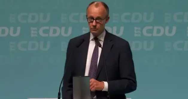 Alman Başbakan dan Filistin pankartına tepki: Biz İsrail in yanındayız!