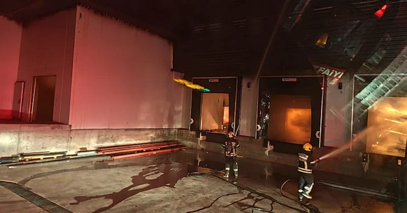 Osmaniye de piliç kesimhanesinde korkutan yangın! Alevler kontrol altına alındı