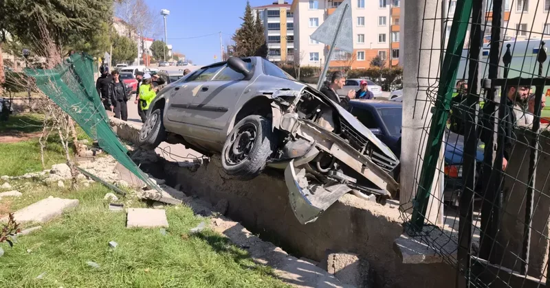 Yokuş Aşağı Giden Araç Yaya Aileye Çarptı
