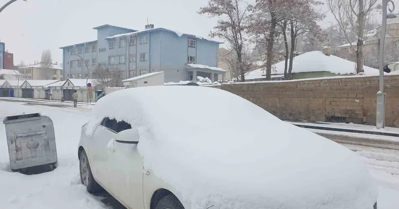 Başkale’de kar yağışı