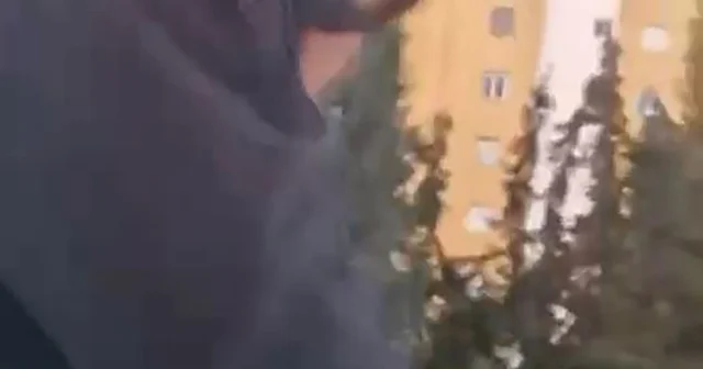 Trafikte tartıştıkları sürücünün önünü kesip, aracın camını yumruklayan 2 şüpheli tutuklandı Adana Haberleri