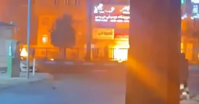 Tahran sokaklarında art arda patlamalar: Kanalizasyona sızan yakıt böyle alev aldı VİDEO İZLE