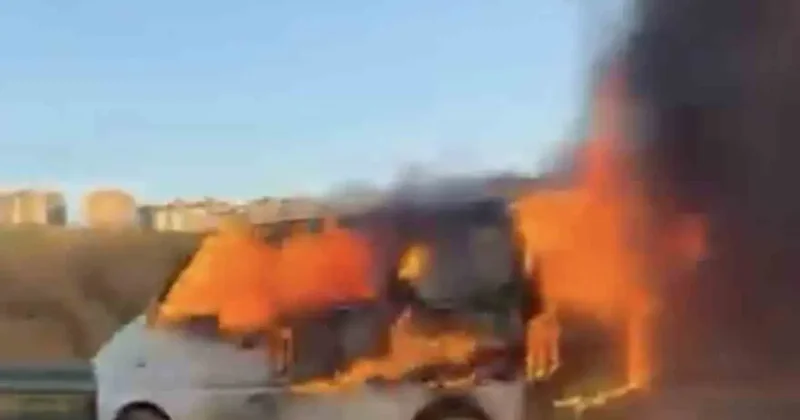 Bursa’da hafif ticari araç alev aldı