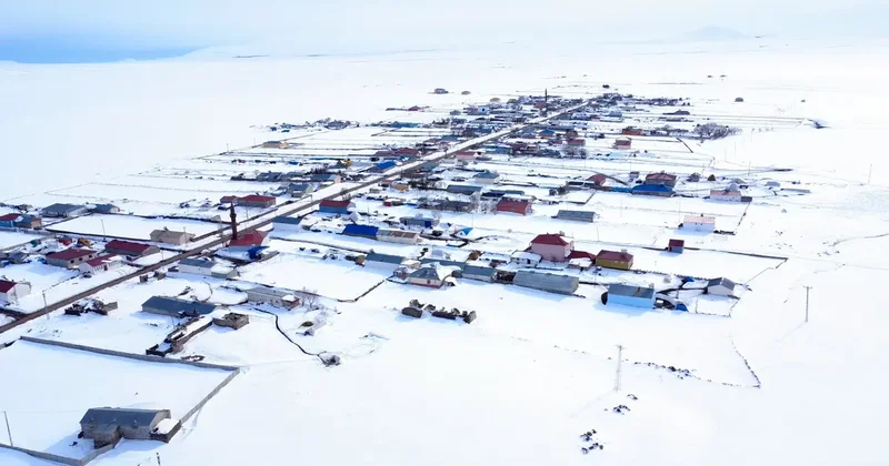 Kars ta karla beyaza bürünen köyler dronla görüntülendi