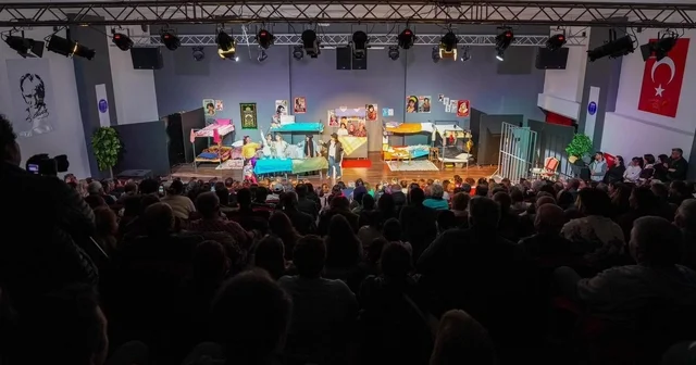 Didim de Kadın Kadına Özgürlük oyunu sanatseverlerle buluştu Aydın Haberleri