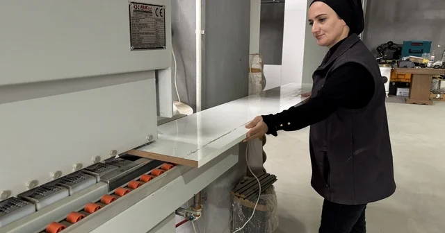 Enkazdan atölyeye bir hayat mücadelesi: İki çocuk annesi mobilyaya şekil veriyor Bingöl Haberleri