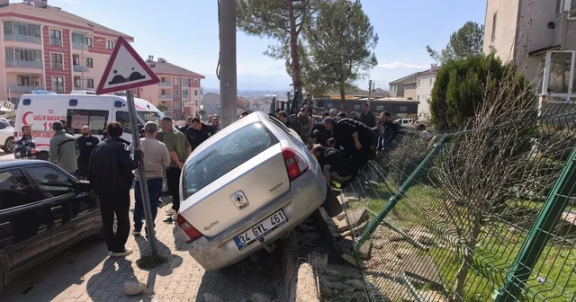 Bursa da park halindeyken hareket eden otomobilin çarptığı çocuk öldü, dedesi ve kardeşi yaralandı Bursa Haberleri