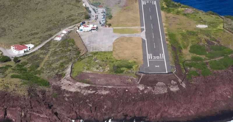 Halka ulaşmak için kayaların arasına havalimanı yaptılar! Dünyanın en kısa pisti seçildi Sözcü Gazetesi