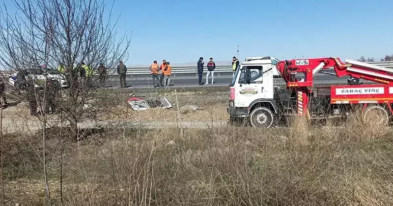 Afyonkarahisar’da yolcu indiren minibüse TIR arkadan çarptı: 11 yaralı