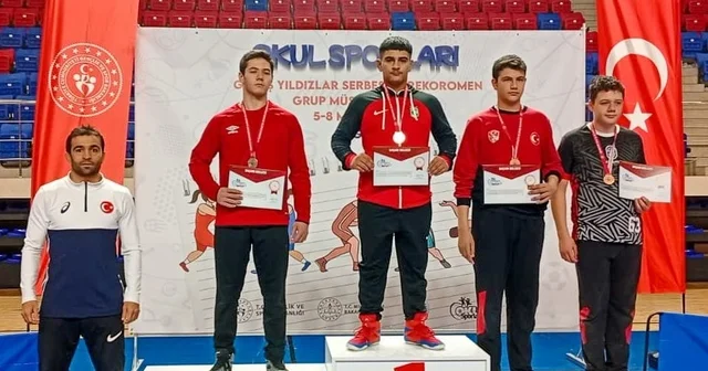 Manavgat Belediyesi Güreş Kulübü sporcuları, Niğde den derecelerle döndü Antalya Haberleri