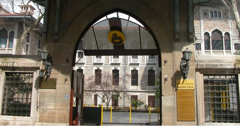 İstanbul Erkek Lisesi nde görevden uzaklaştırmalar Son dakika haberleri