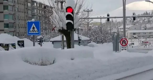 Bitlis mart ayında kara gömüldü VİDEO İZLE