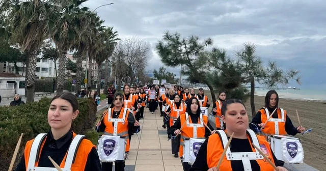 Samsun da LÖSEV Umudumuz Kadın Dayanışması yürüyüşü gerçekleştirdi Samsun Haberleri