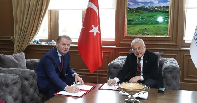 Ordu da 60 yaş ve üstüne üniversite projesi Büyükşehir Belediyesi ve Ordu Üniversitesi arasında imzalanan protokol kapsamında 3. Yaş Üniversitesi kurulacak, Anne Üniversitesi projesi de iş birliği içinde sürdürülecek Ordu Haberleri