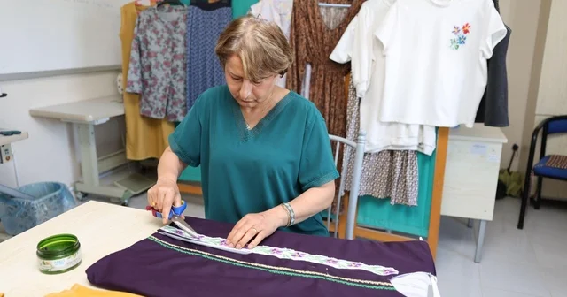 Akdeniz ilçesinde kanser tedavisi gören kadın dikiş kursuyla moral buluyor Mersin Haberleri