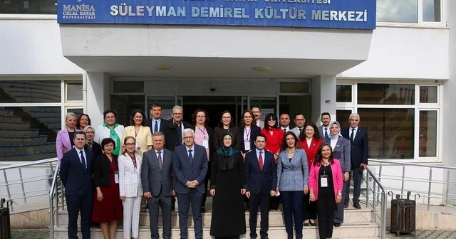 MCBÜ de 21. yüzyılda kadın ve sağlık konuşuldu Manisa Haberleri