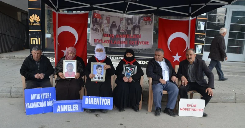 Muşlu aileler evlat nöbetini sürdürdü