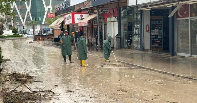 Kadirli de selin ardından temizlik başladı, esnaf yardım bekliyor Osmaniye Haberleri