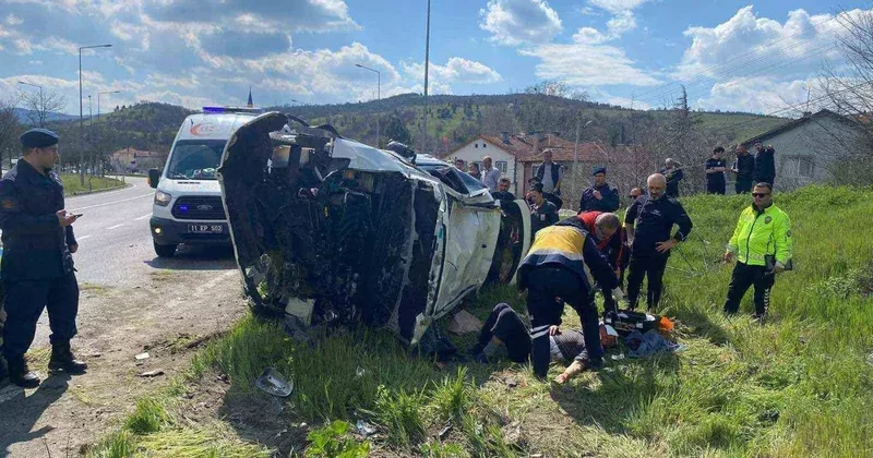 Otomobil devrildi: 2 kişi yaralandı