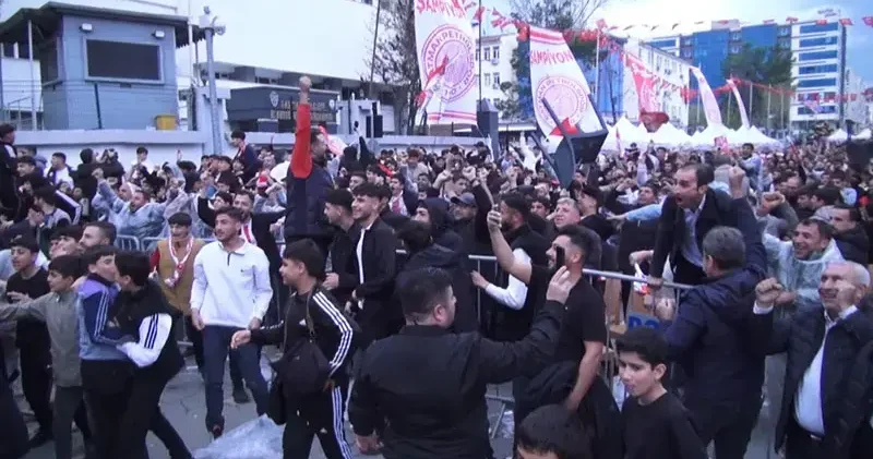 1’inci Lig’e yükselen Batman Petrolspor’dan şampiyonluk kutlaması