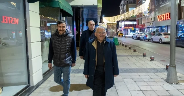Büyükkılıç, Millet Caddesi nde yapımı tamamlanan aydınlatma sistemini inceledi Kayseri Haberleri