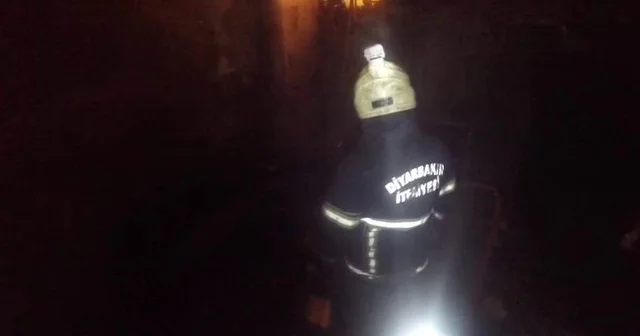 Diyarbakır da oto tamircideki yangın kask kamerasına yansıdı Diyarbakır Haberleri