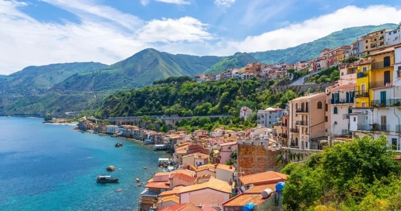 İki yıl boyunca maaş verecekler: İtalya nın bu bölgesine taşınanlar aylık 800 Euro alacak Sözcü Gazetesi