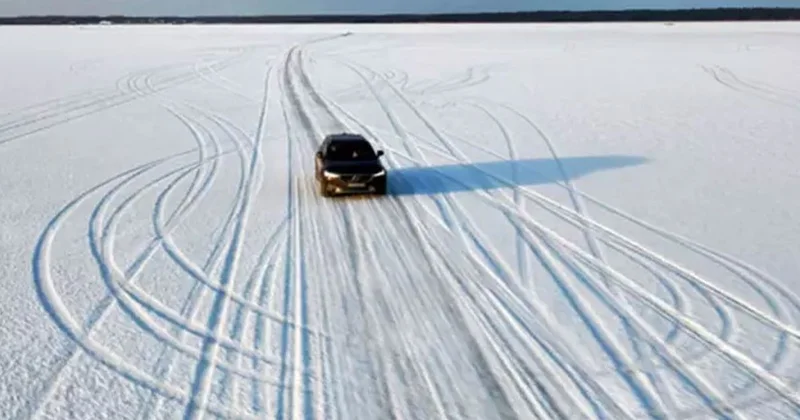 Bu yolda araç içerisinde durmak da emniyet kemeri de takmak yasak