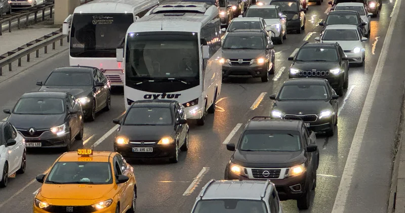 Anadolu Yakası nda trafik felç! Son dakika haberleri