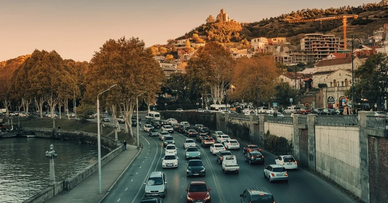 Dünyanın en sabırlı ülkesi: Trafik ışığı yok, kornaya basmak yasak Sözcü Gazetesi